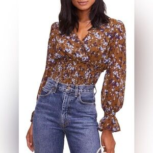 Women's ASTR The Label Smocked Waist‎ Surplice Floral Blouse Size Large Brown